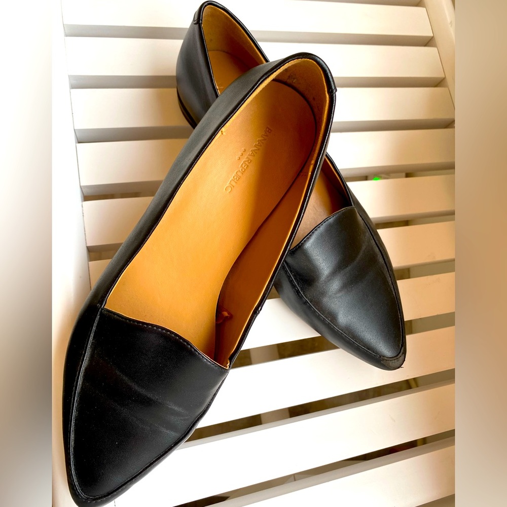 BANANA REPUBLIC BLACK FLATS SIZE 8